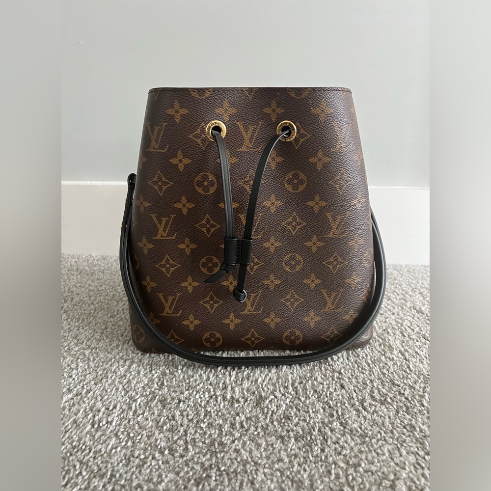 Louis Vuitton Monogram Neonoe MM Black